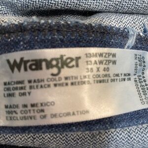 WRANGLER COWBOY CUT ORIGINAL FIT JEAN  size 38W x 40L Men’s